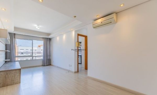 Apartamento no Centro de 2 dormitórios e 2 vagas DESOCUPADO