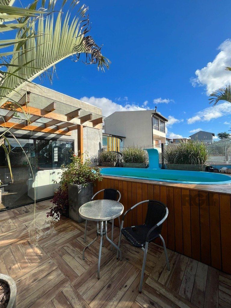 Casa 2 dormitórios no bairro Rubem Berta