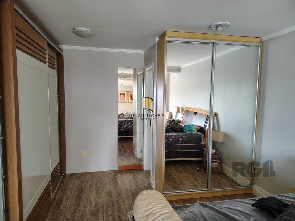 Casa sobrado com 300m² na Vila Nova de 3 dormitórios e 4 vagas