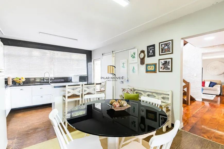 Casa 4 dormitórios no bairro Chácara das Pedras