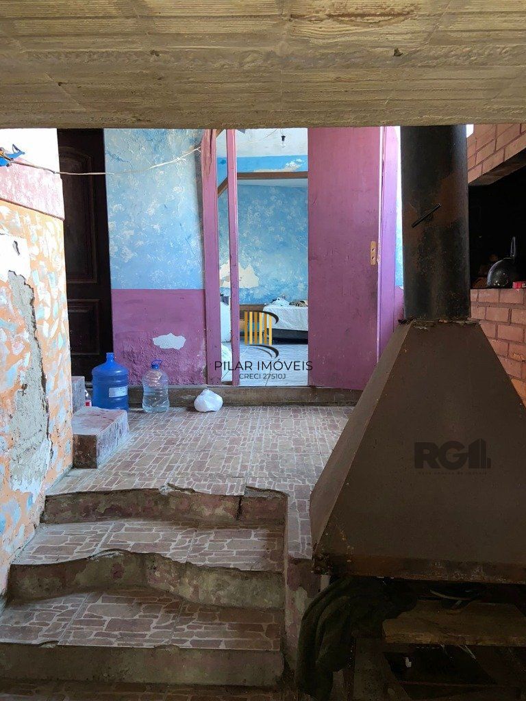 Casa para utilização comercial, no bairro Teresópolis, em Porto Alegre, RS.