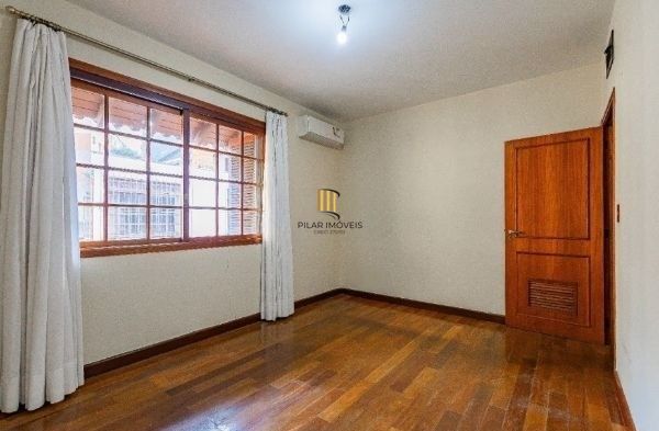 Casa sobrado no bairro Bela Vista de 3 dormitórios e 3 vagas DESOCUPADA