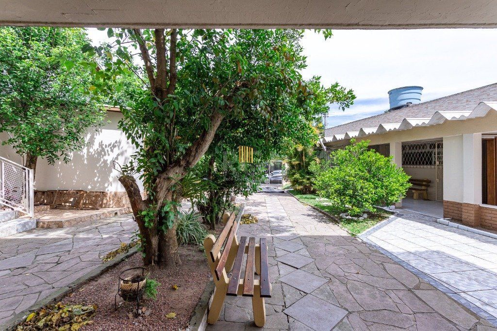 Casa para Venda - 740m², 5 dormitórios, sendo 1 suites, 3 vagas - Vila Assunção