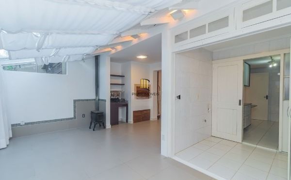 Casa em Condomínio em Ipanema de 3 dormitórios e 2 vagas