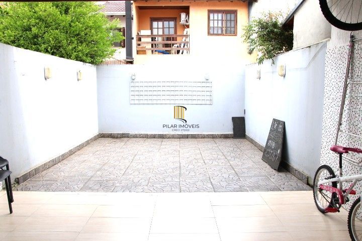 Casa sobrado na Hípica de 2 dormitórios e 2 vagas