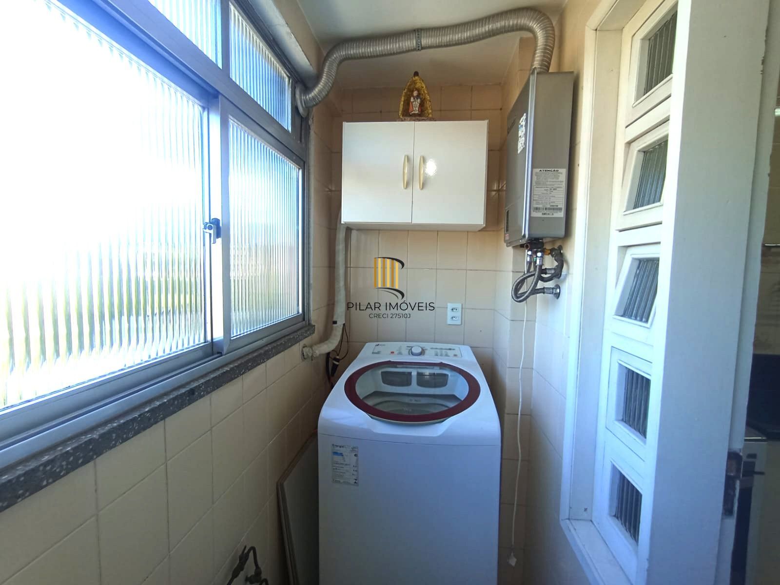 Apartamento no bairro Teresópolis de 2 dormitórios e vaga DESOCUPADO