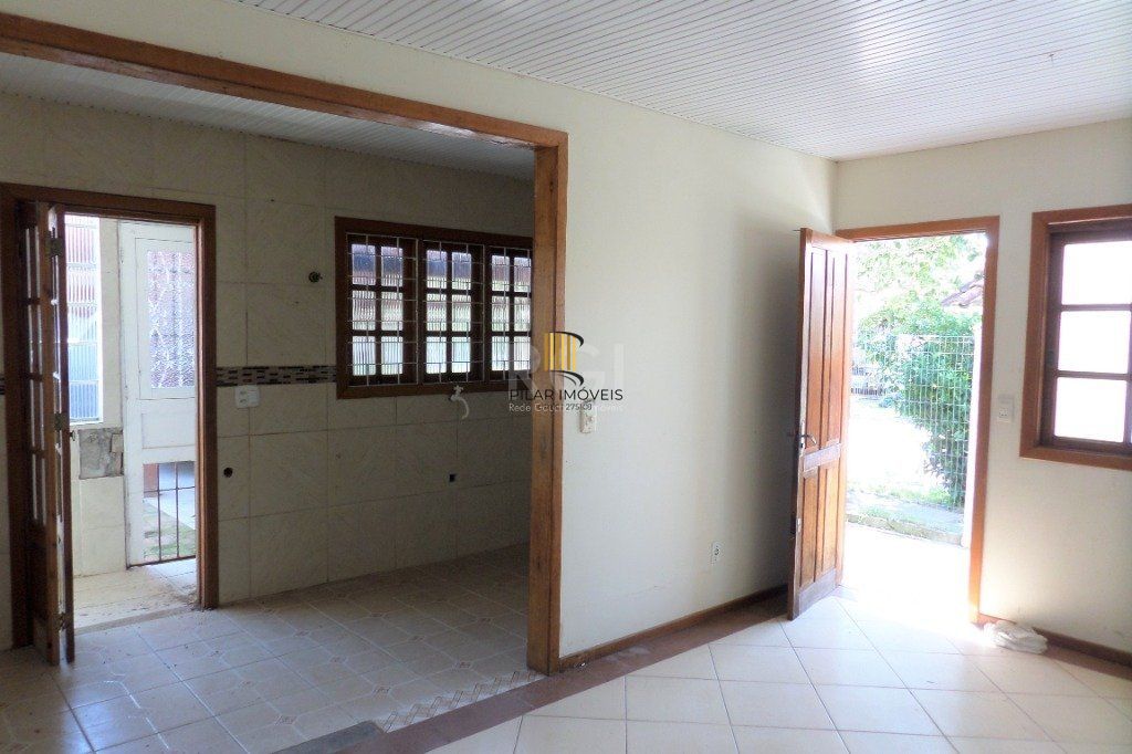 Casa na Hípica com 3 dormitórios e 2 vagas