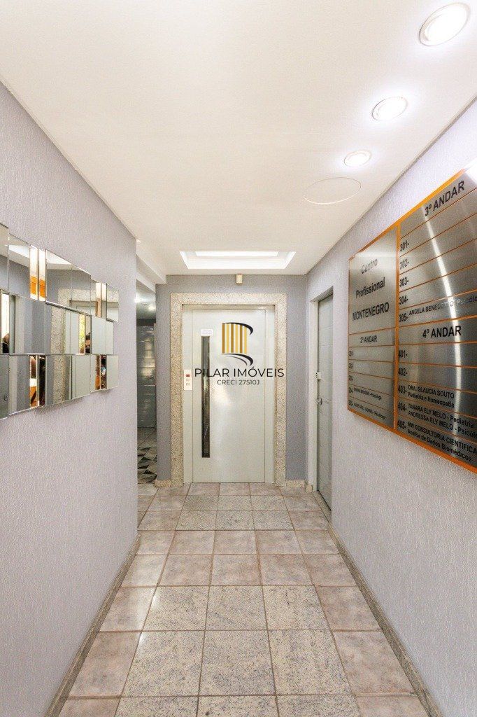 Sala comercial no bairro Petrópolis frente desocupada