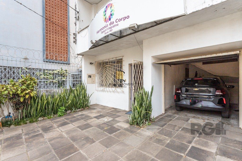 CASA COMERCIAL E RESIDENCIAL NO MIOLO DO BAIRRO SANTANA