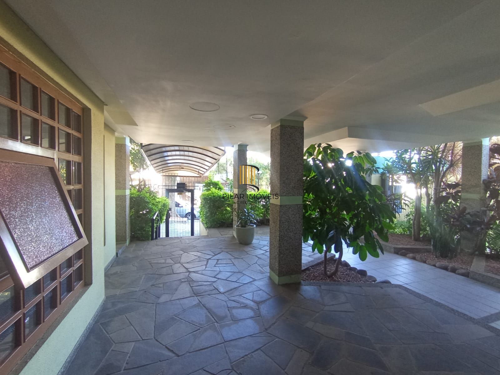 Apartamento no bairro Teresópolis de 2 dormitórios e vaga DESOCUPADO