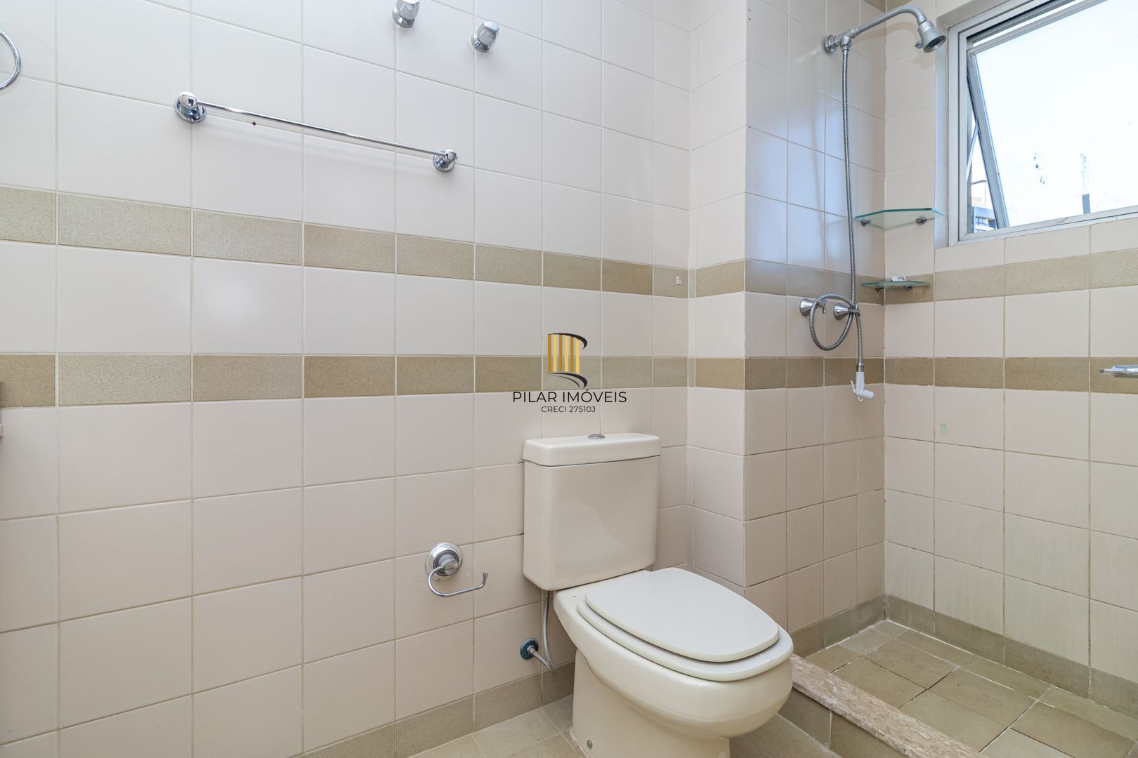 Cobertura no Menino Deus de 3 dormitórios e 2 vagas DESOCUPADO