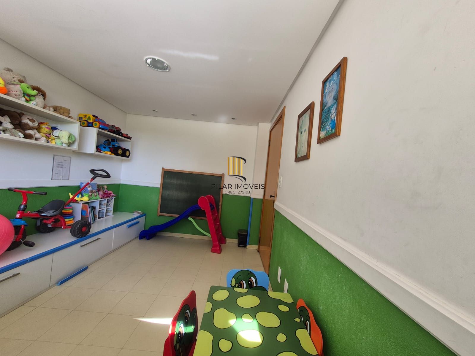 Apartamento no Centro de 2 dormitórios e 2 vagas DESOCUPADO