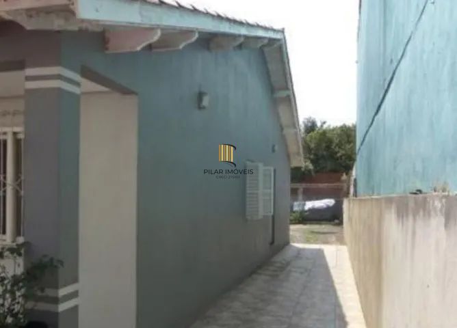 Casa 3 dormitórios no bairro Piratini