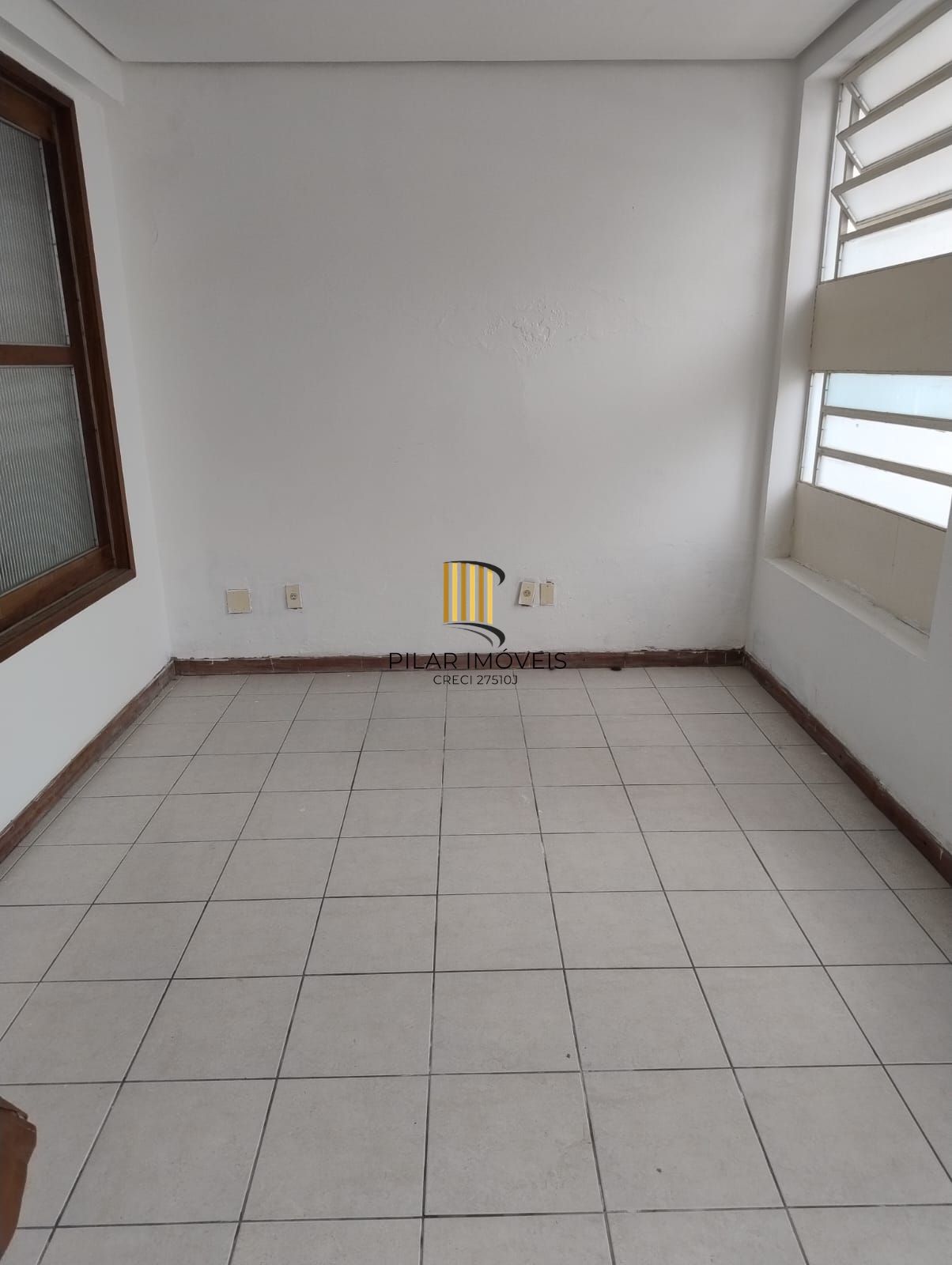CASA MISTA COMERCIAL NO TÉRREO E RESIDENCIAL EM CIMA