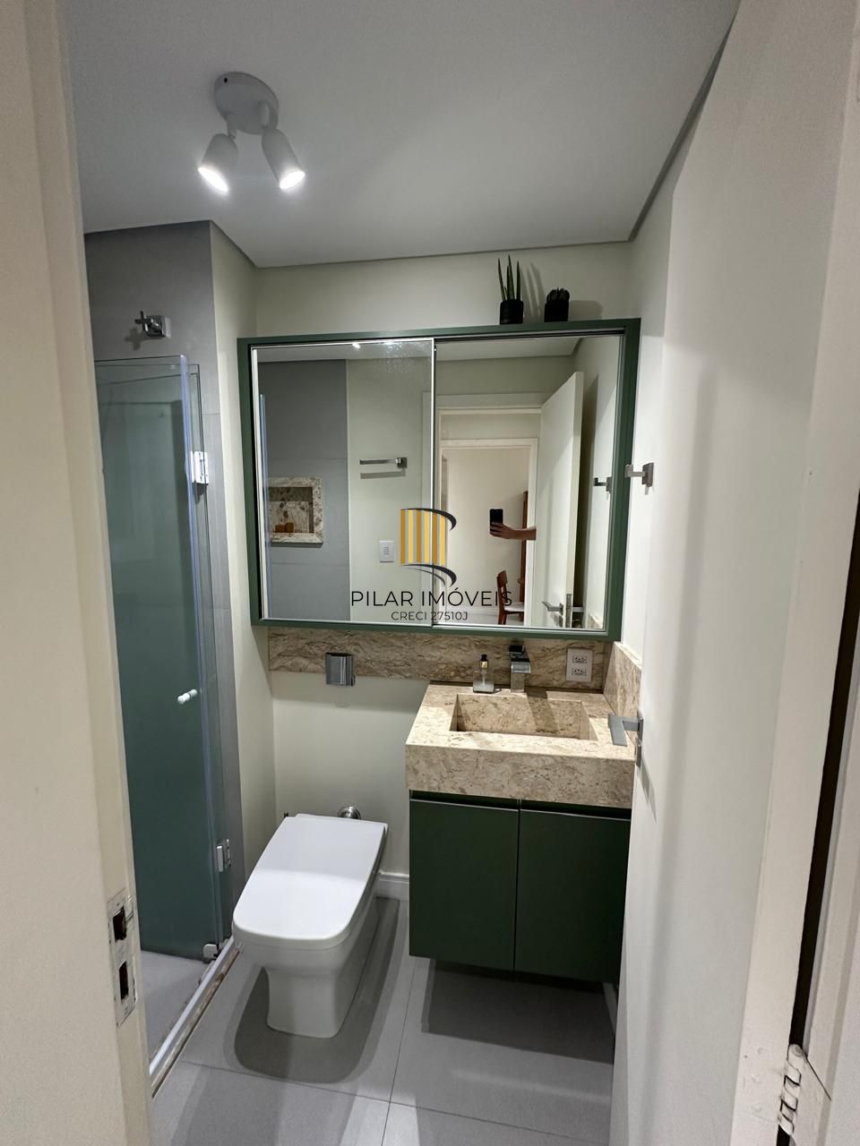 APTO 01 DORMITÓRIO TODO MOBILIADO REFORMADO, 01 VAGA DE GARAGEM