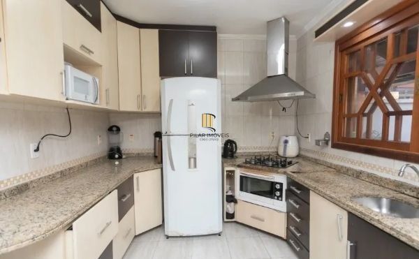 Casa sobrado no bairro Ecoville de 3 dormitórios e 4 vagas