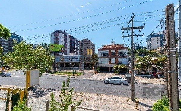Casa 4 Dormitório(s) Bairro Petrópolis
