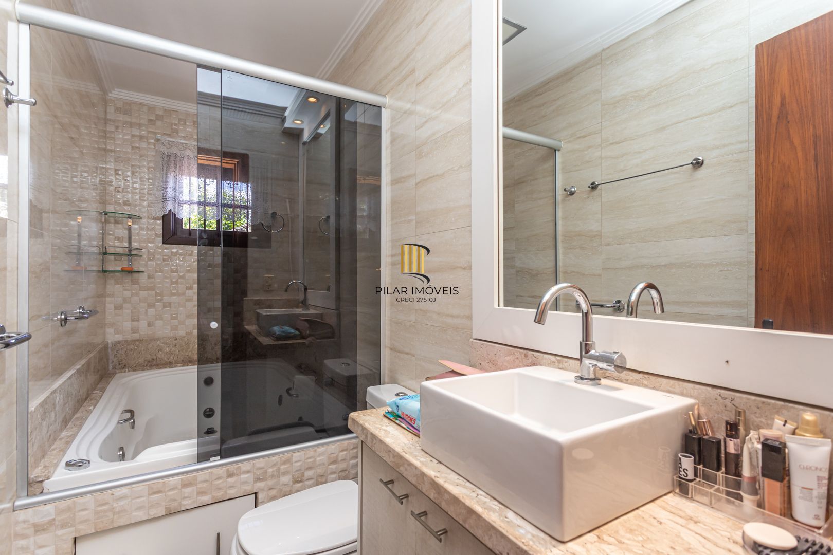 Casa 3 dormitórios no bairro Camaquã