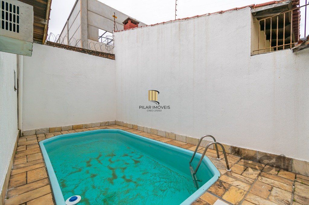 Casa no Jardim Itu com 5 dormitórios e 2 vagas e piscina