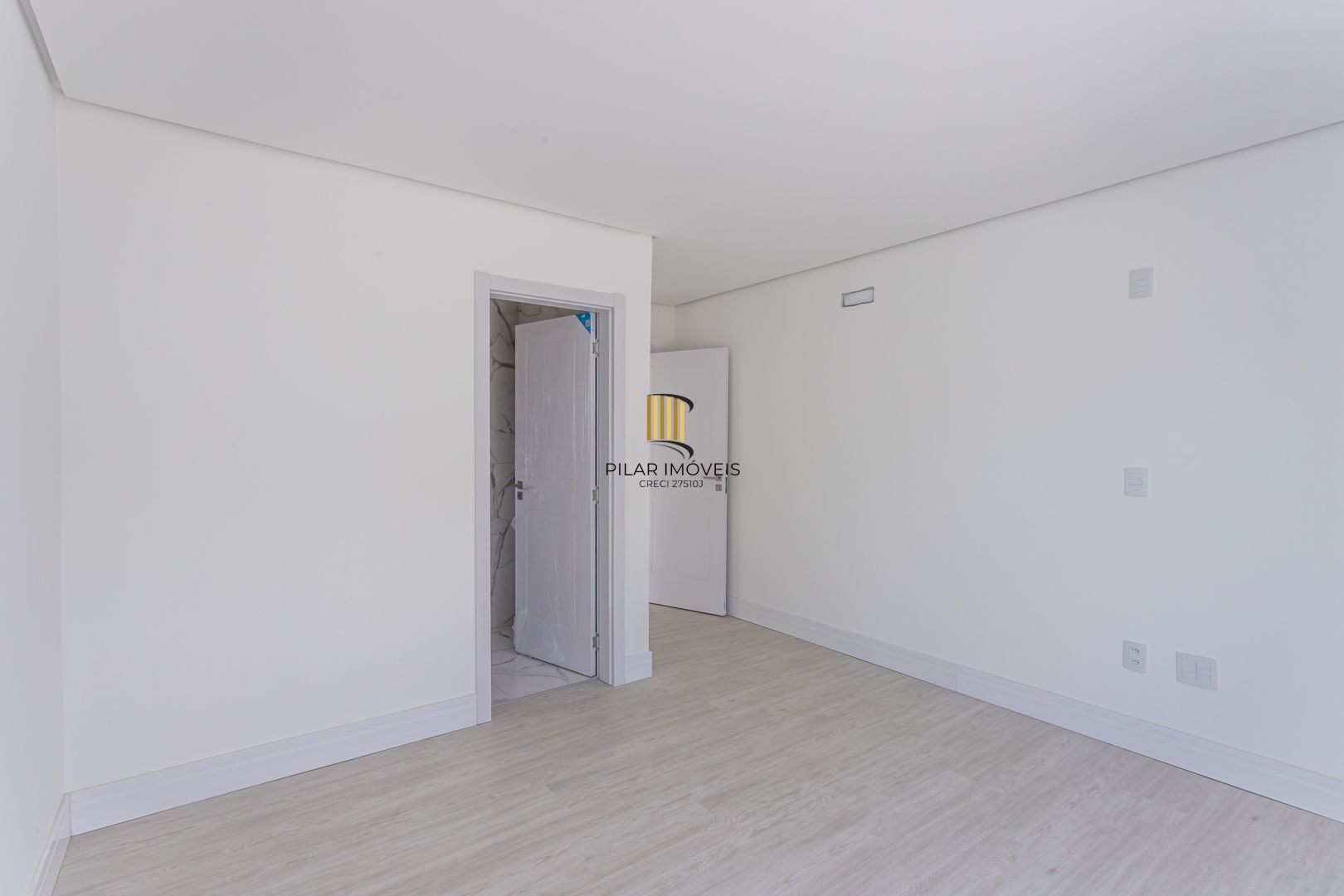 Casa de Condomínio 4 dormitórios no bairro Vila Nova