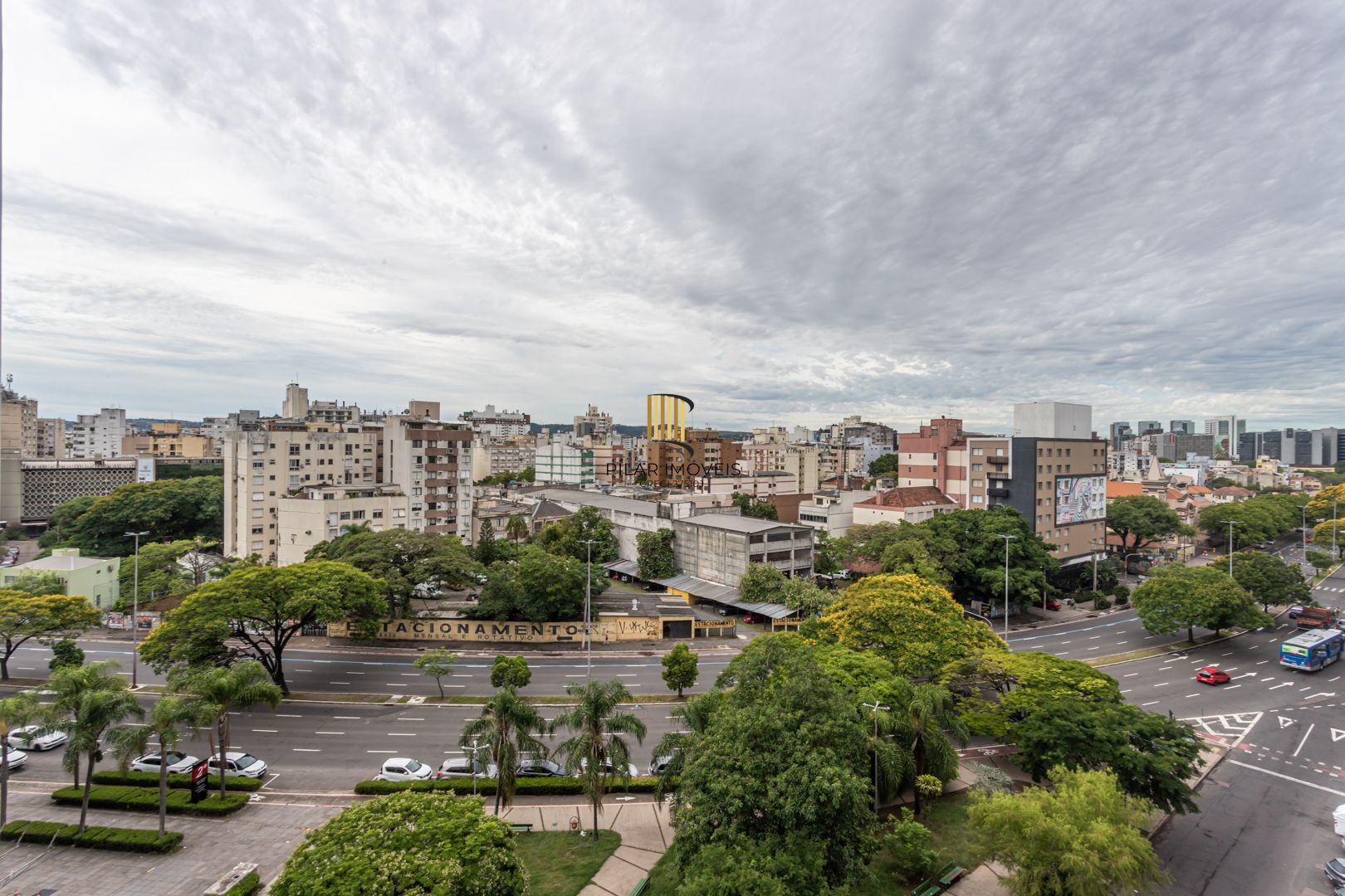 Apartamento na Cidade Baixa de 2 dormitórios e vaga DESOCUPADO