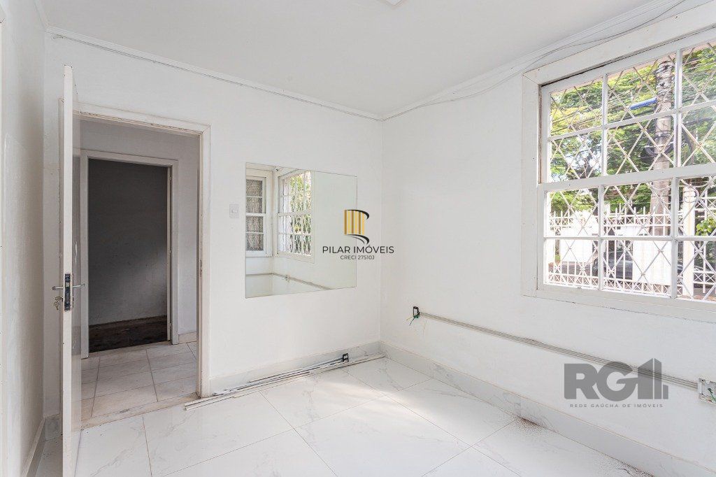 Casa Espaçosa de 3 Dormitórios à Venda no Bairro Moinhos De Vento!