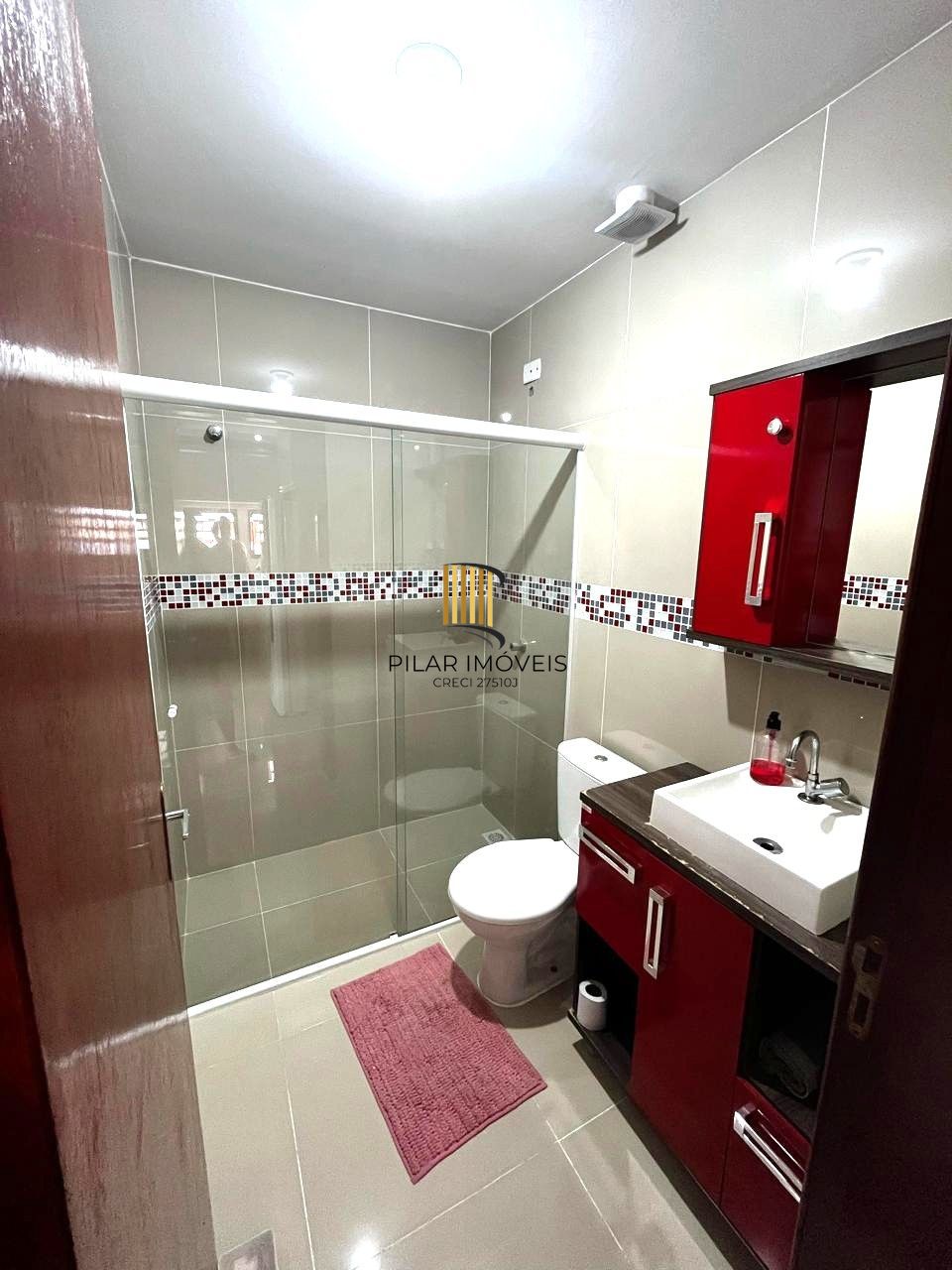 Casa térrea de 3 dormitórios e amplo pátio