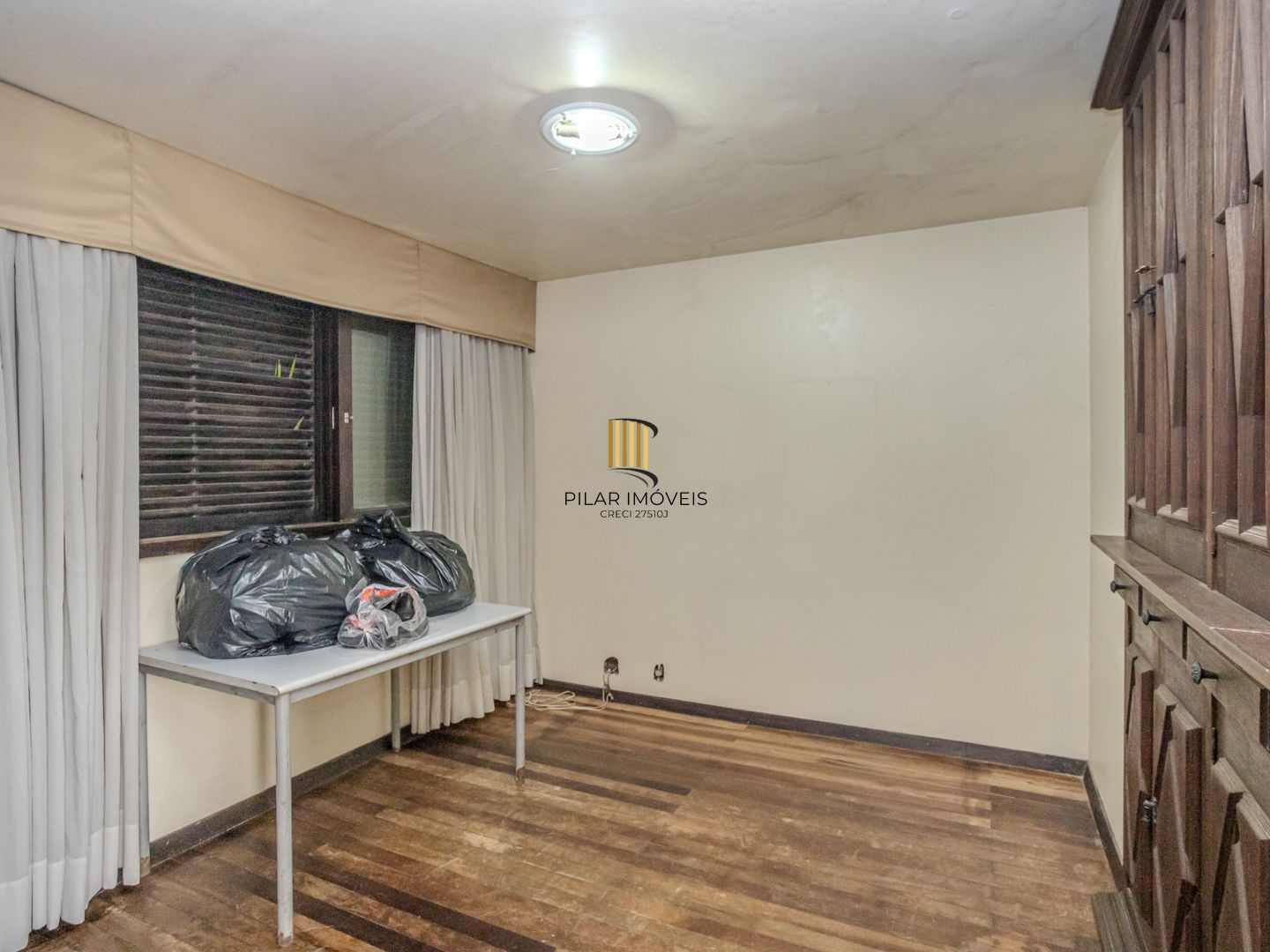 Casa sobrado no Menino Deus de 3 dormitórios e 3 vagas