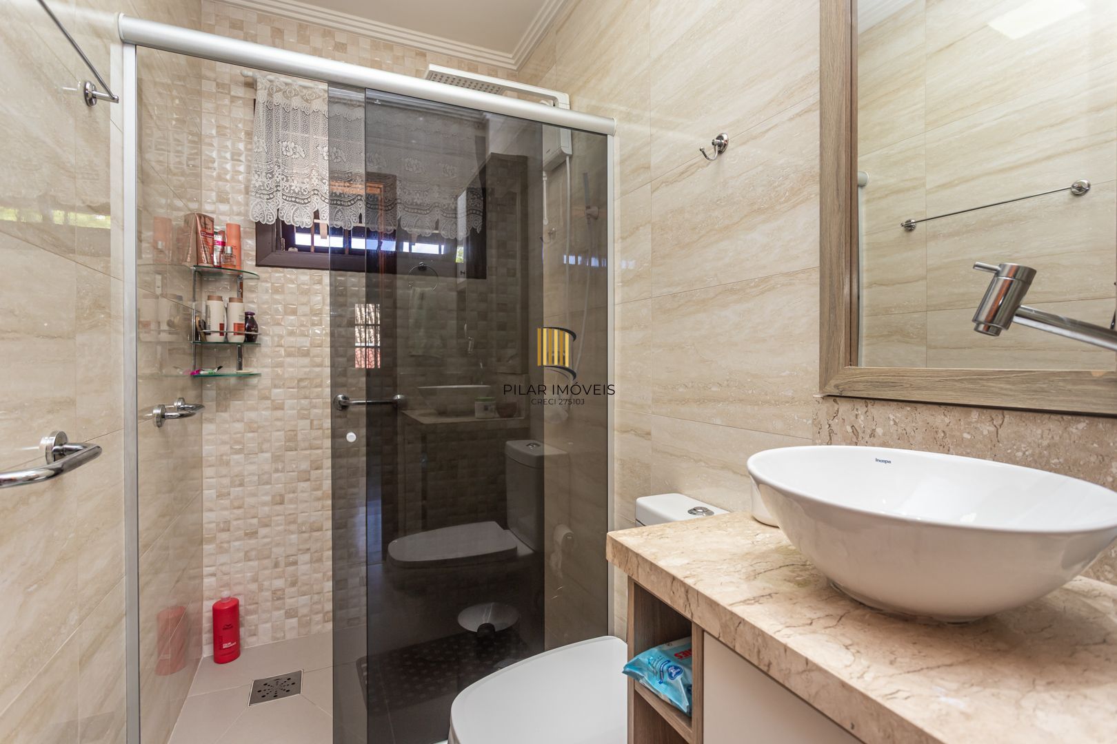 Casa 3 dormitórios no bairro Camaquã