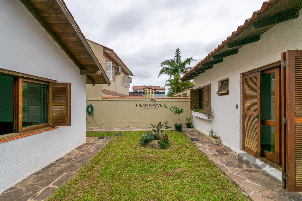 Casa no Jardim Itu com 5 dormitórios e 2 vagas e piscina