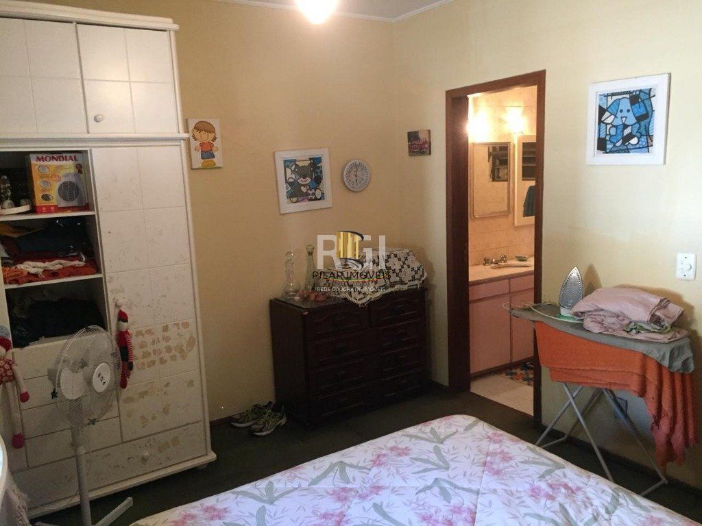 Casa para Venda - 340m², 4 dormitórios, sendo 2 suites, 3 vagas - Jardim Lindóia