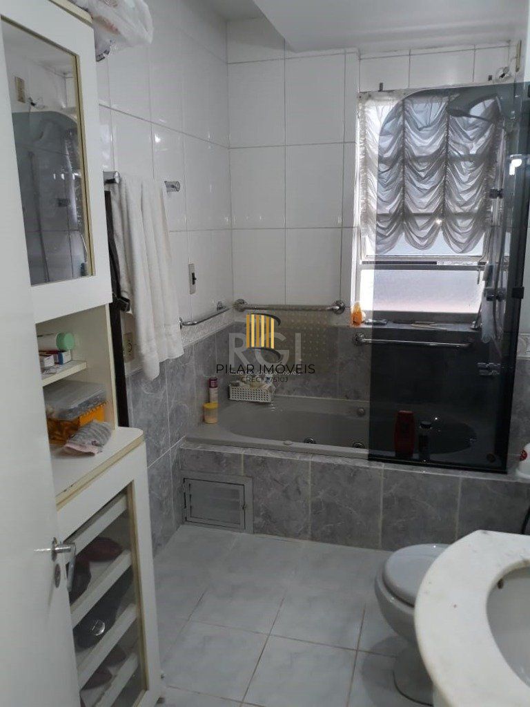 Apartamento 03 dormitórios (01 suíte), com vaga escriturada, no bairro Santana, em Porto Alegre - RS