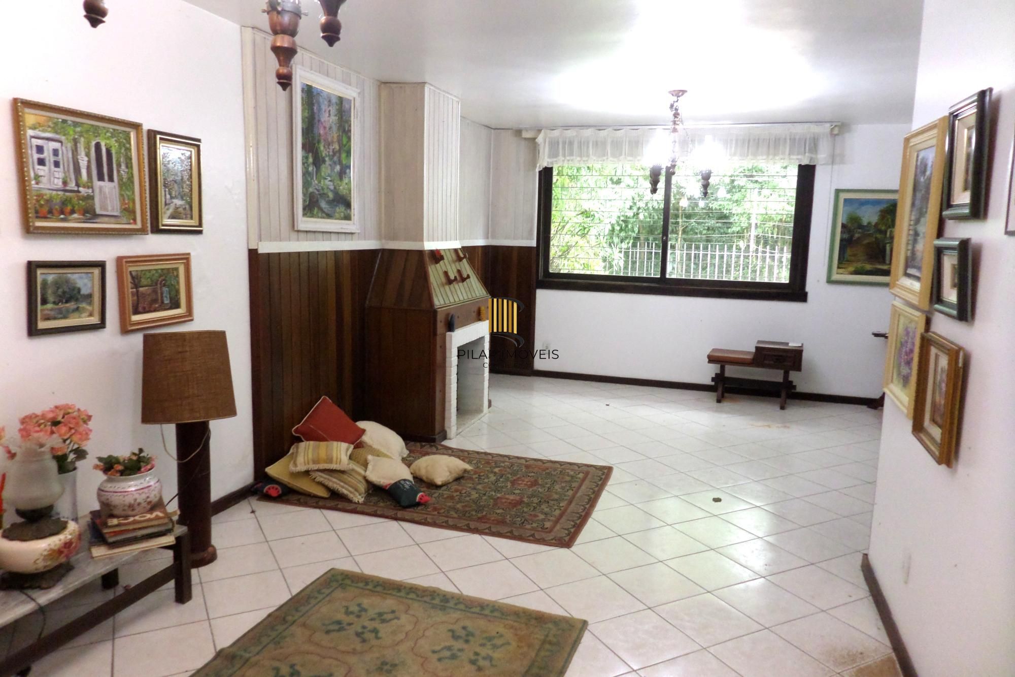 Casa no bairro Ipanema de 3 dormitórios e 2 vagas