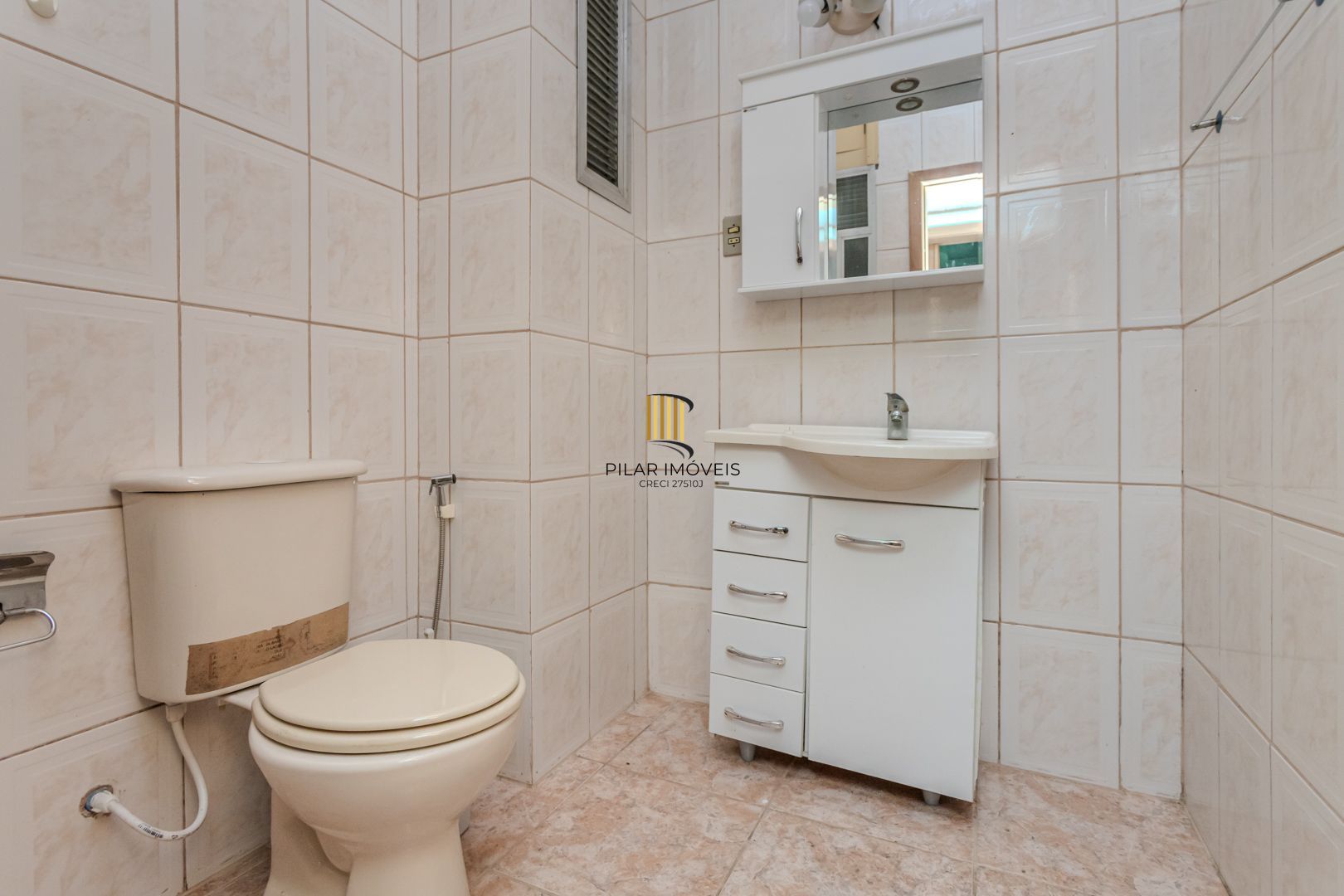 Casa sobrado no Partenon com 5 dormitórios e 4 vagas