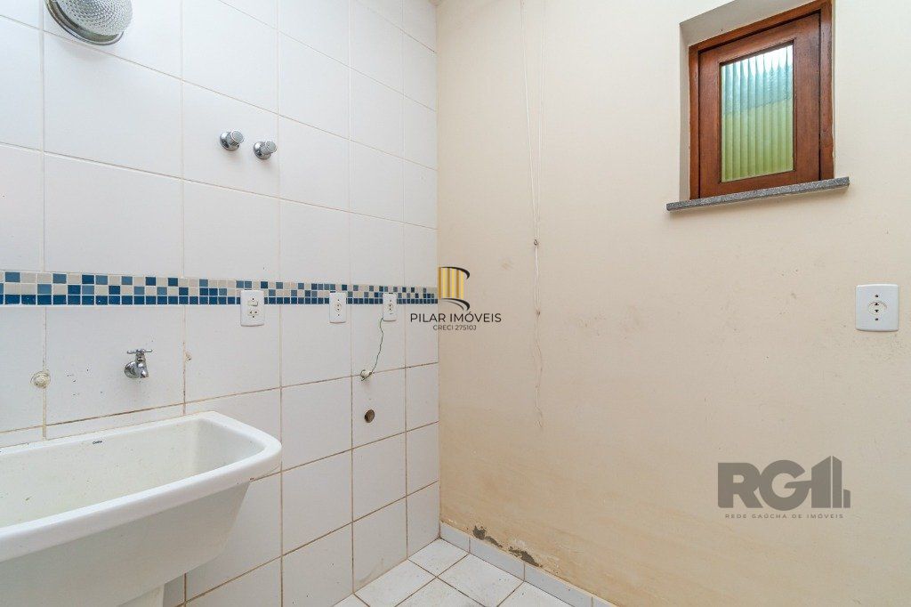 Casa Condominio no bairro Guarujá de 3 dormitórios 1 vaga DESOCUPADA