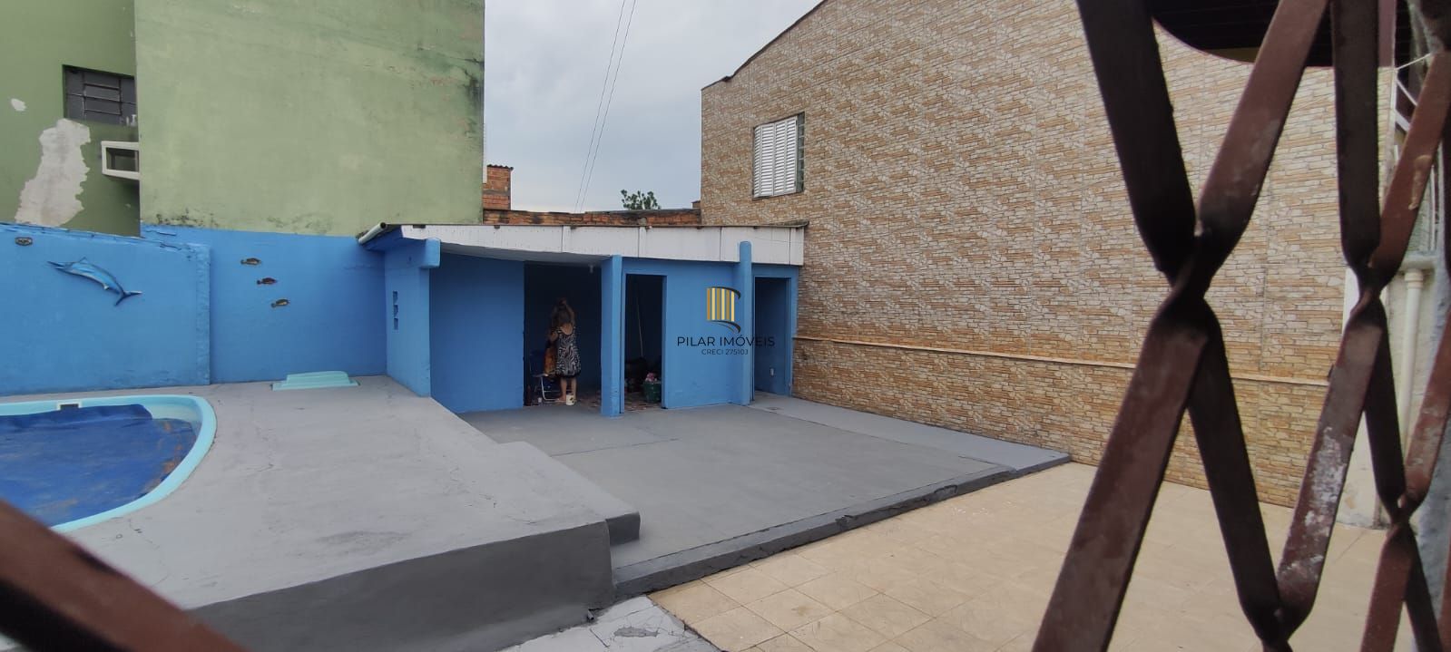 Casa no Sarandi de 2 dormitórios e pátio com piscina