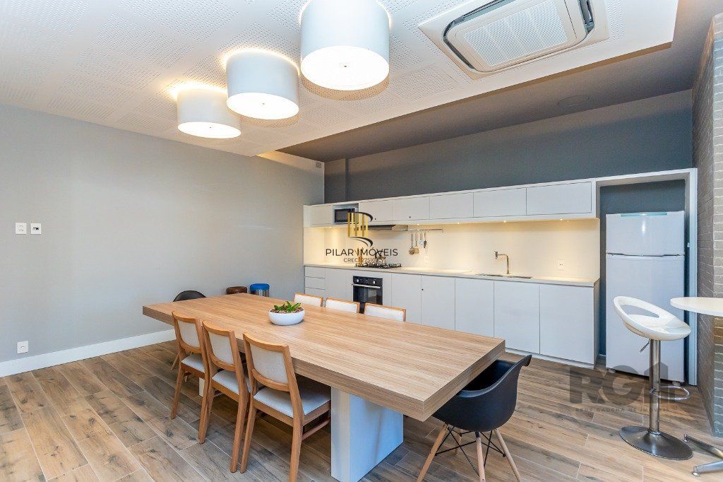 Apartamento no bairro Tristeza de 3 dormitórios e 2 vagas
