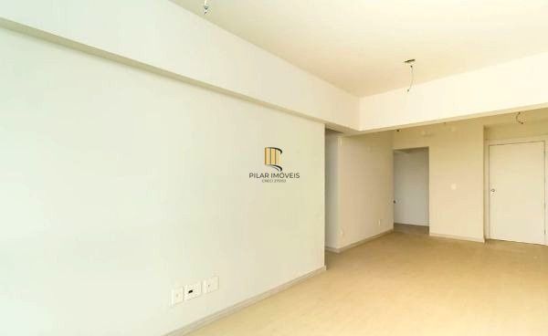 Apartamento semi novo na Medianeira de 2 dormitórios e 2 vagas