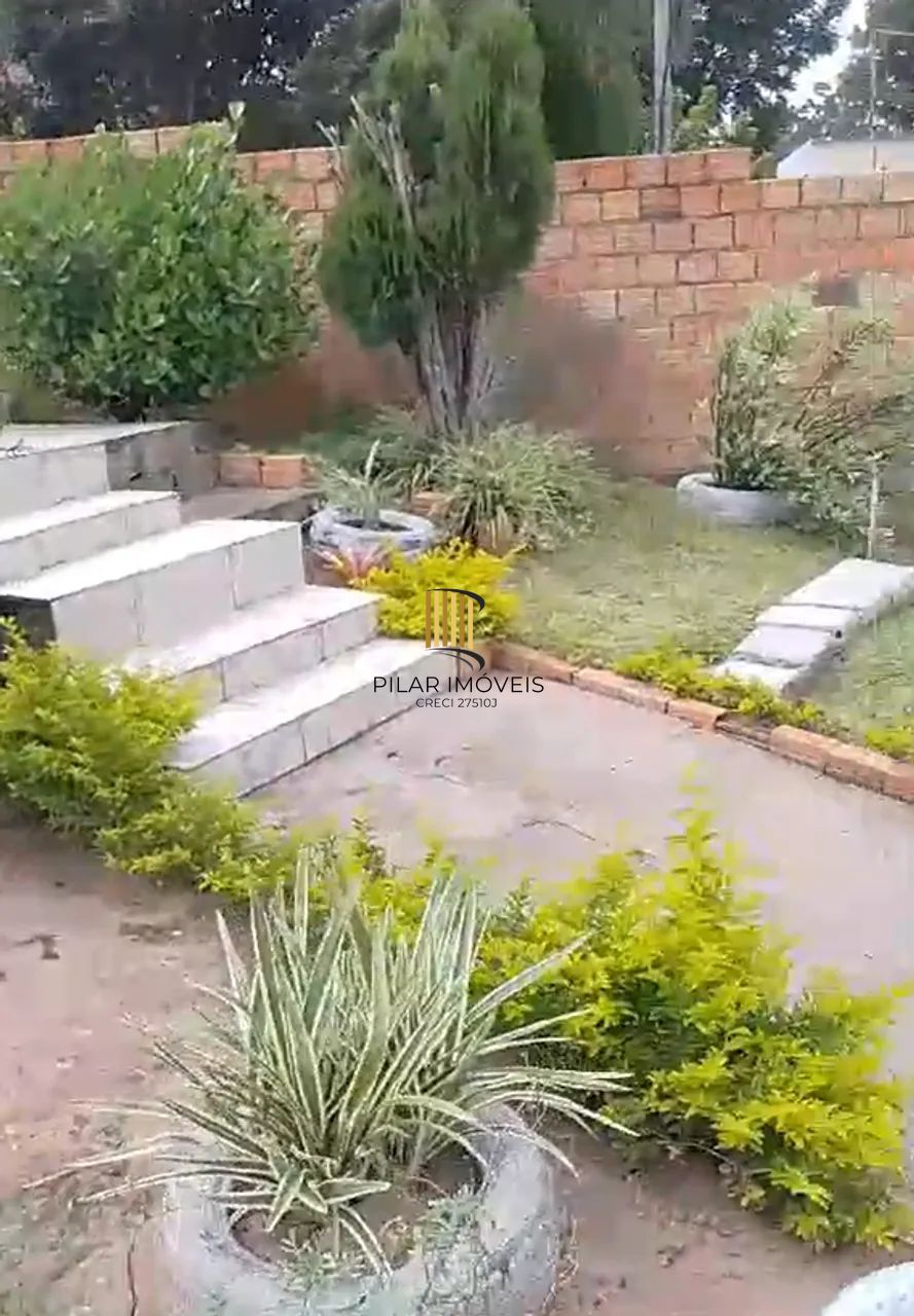 Casa 2 dormitórios no bairro Piratini