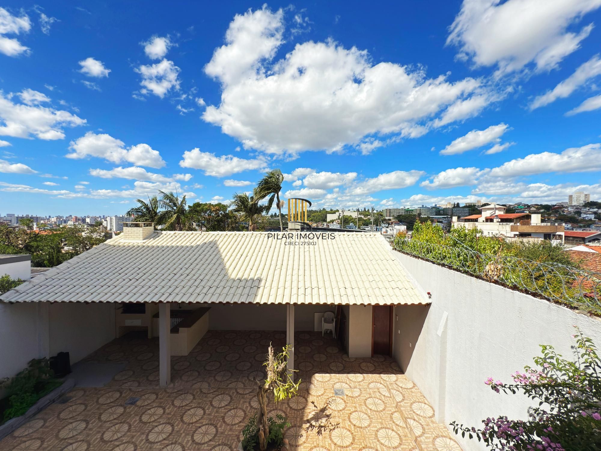 Casa 3 dormitórios no bairro Medianeira