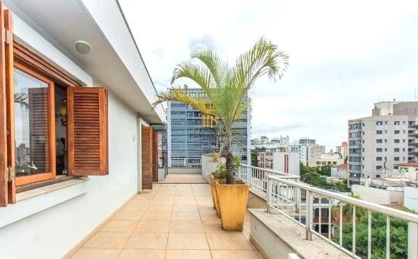 Cobertura duplex no bairro Auxiliadora de 2 dormitórios  2 vagas e terraço