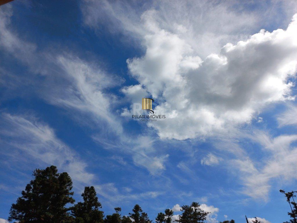 APTO SEMI MOBILIADO NO CENTRO DE GRAMADO, com lareira , sacada , churrasqueira