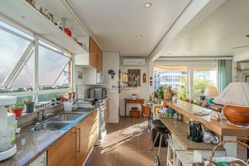 Cobertura no bairro Auxiliadora de 4 dormitórios e vaga