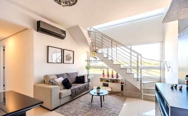 Cobertura duplex na Medianeira de 2 dormitórios e 2 vagas