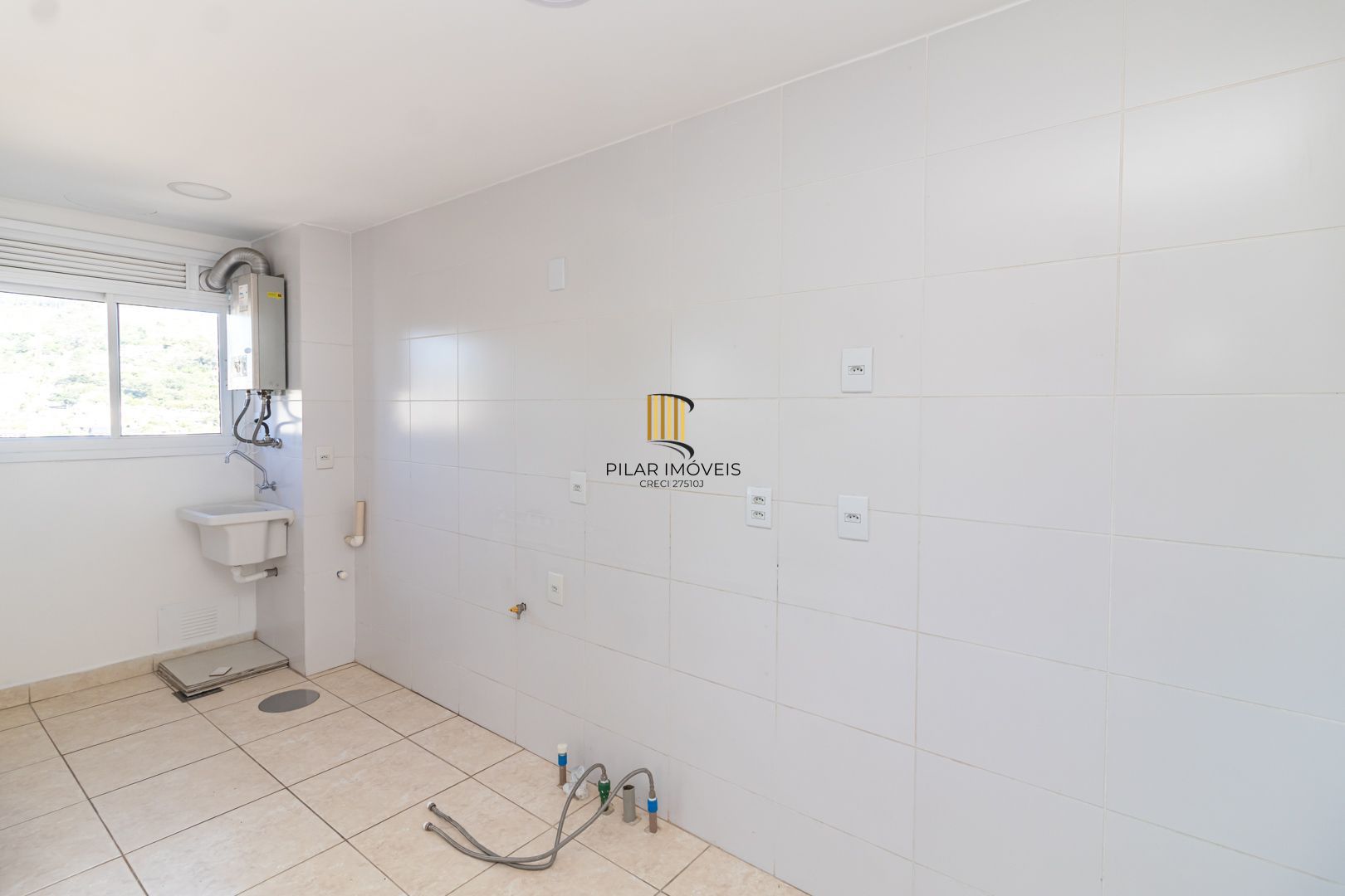 Apartamento no bairro Teresópolis de 2 dormitórios vaga e infra