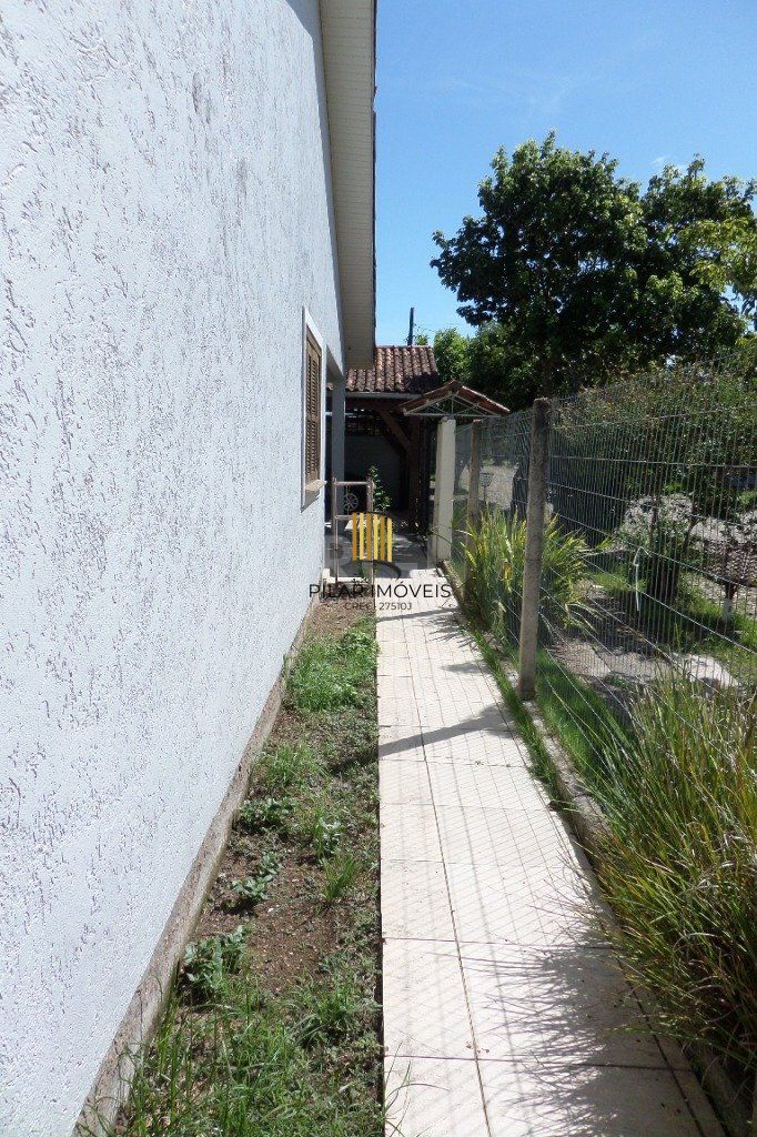 Casa na Hípica com 3 dormitórios e 2 vagas
