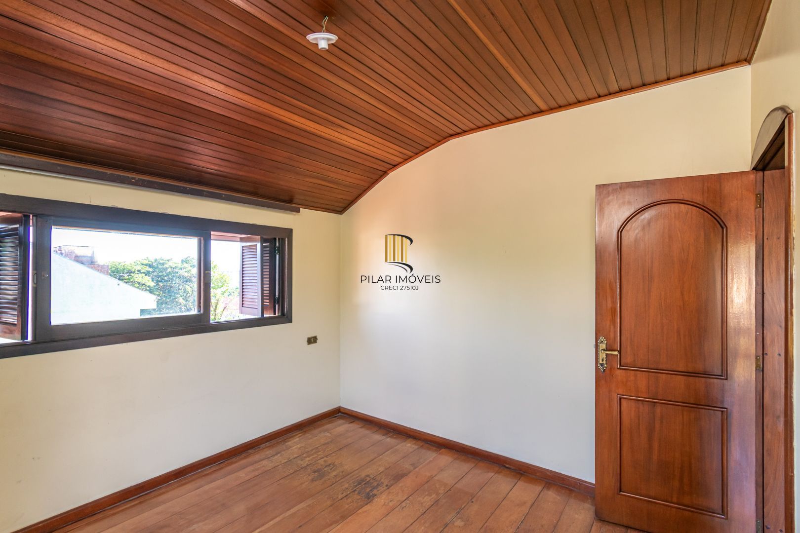 Casa 5 dormitórios no bairro Jardim Sabará