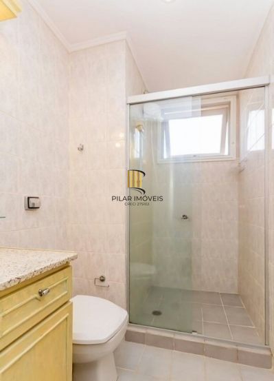 Apartamento no Passo D'areia de 2 dormitórios e 2 vagas DESOCUPADO