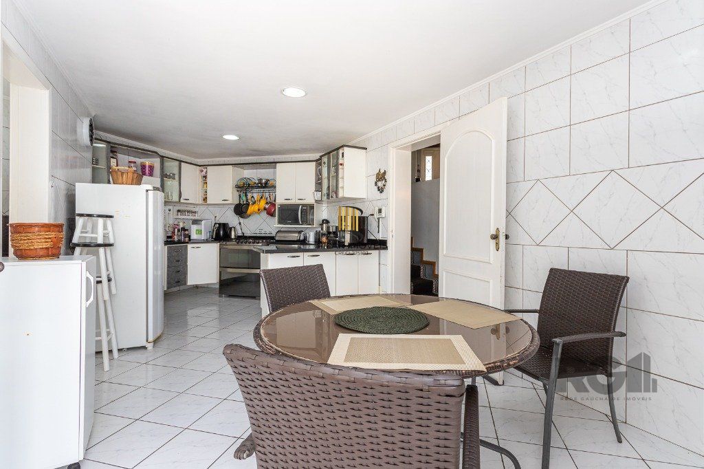 casa sobrado no Alto Petrópolis de 5 dormitórios e 3 vagas