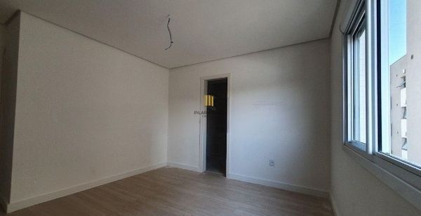 Apartamento no Passo D'areia de 2 dormitórios e 2 vagas DESOCUPADO
